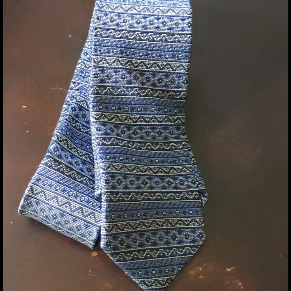 Tie bar tie